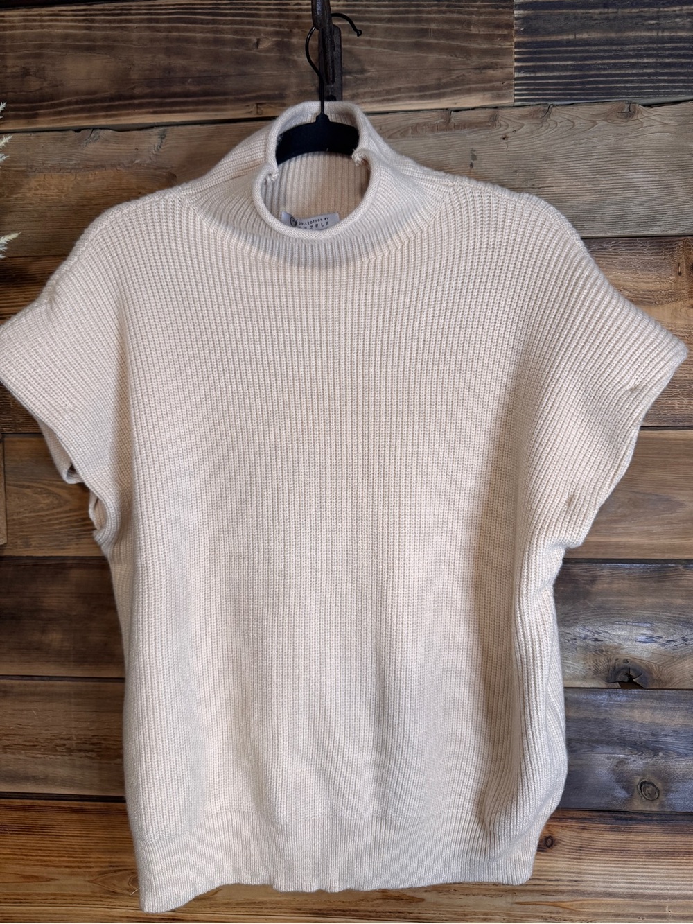 Cezele NWT Cream Sweater Turtle Neck Size Women’s Large Short Sleeve